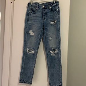 AE Tomgirl size 6 distressed jean